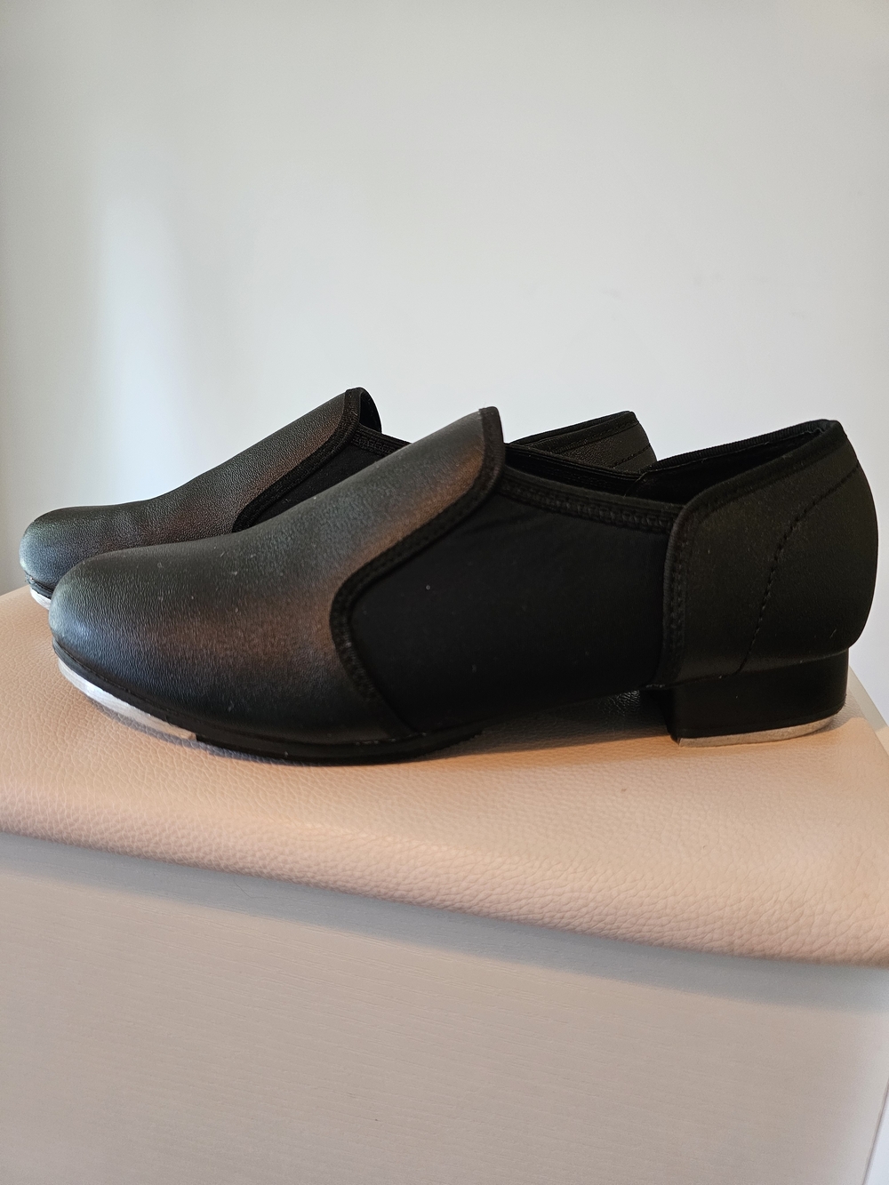 Classic Black Slip-On Linodes Tap Shoes